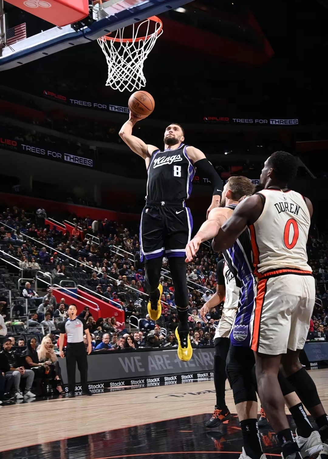 开云体育平台APP-爵士险胜墨西哥男篮，福克斯绝境逆转