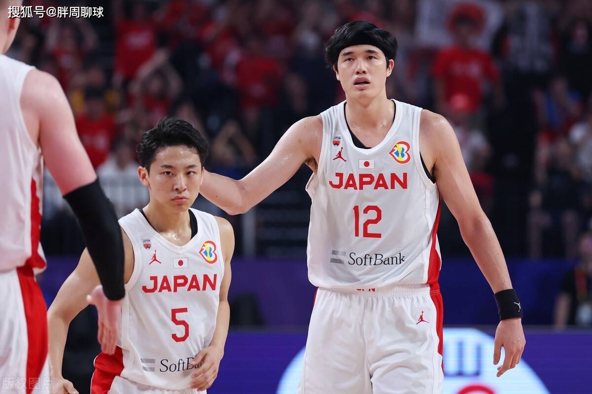 澳大利亚男篮血洗南韩男篮，麦科勒姆完成帽子戏法