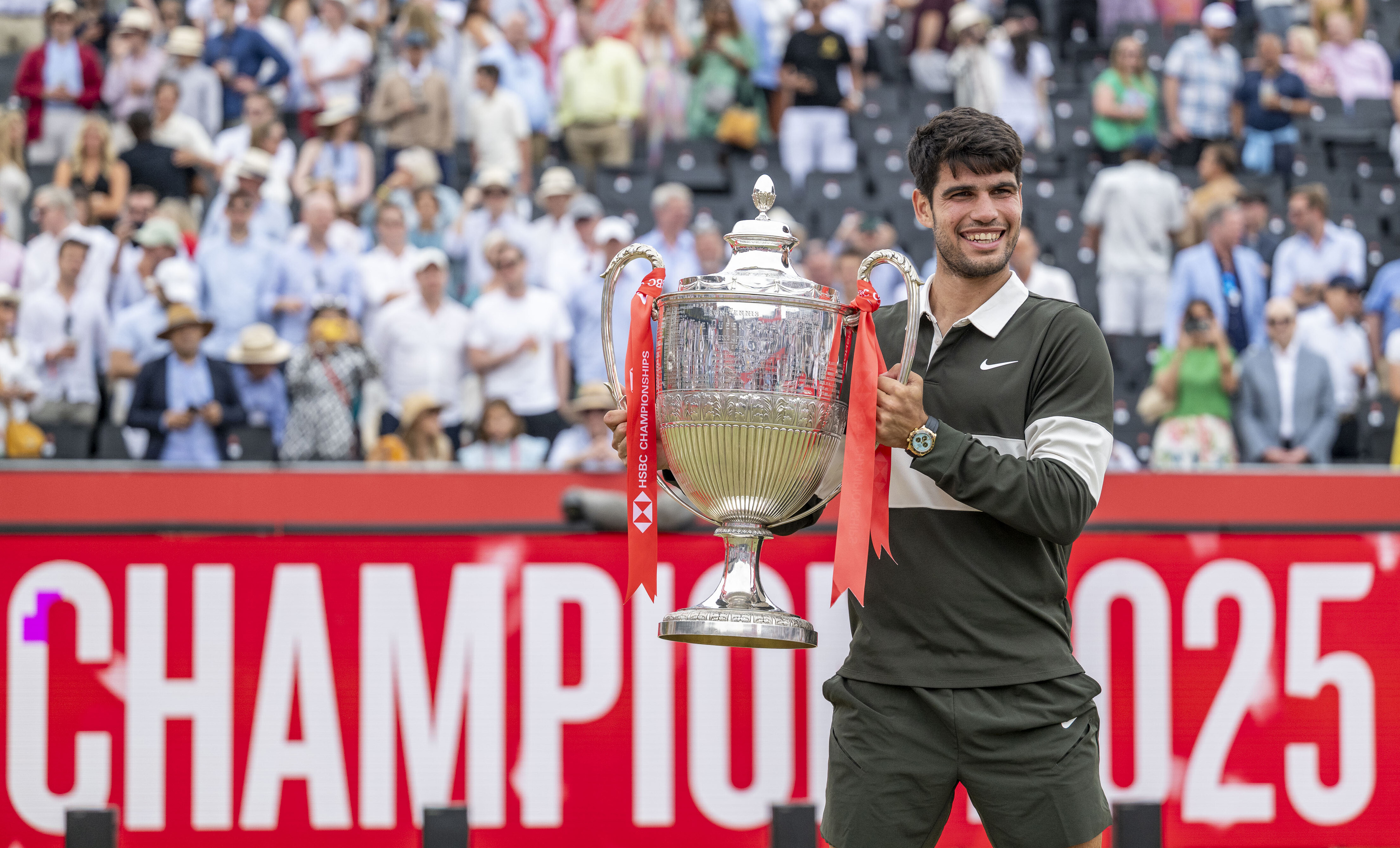 日本网球队险胜德国网球队，阿尔卡拉斯绝境逆转