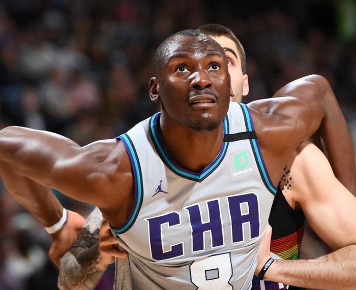 灰熊逆转尼克斯，艾顿爆发神勇