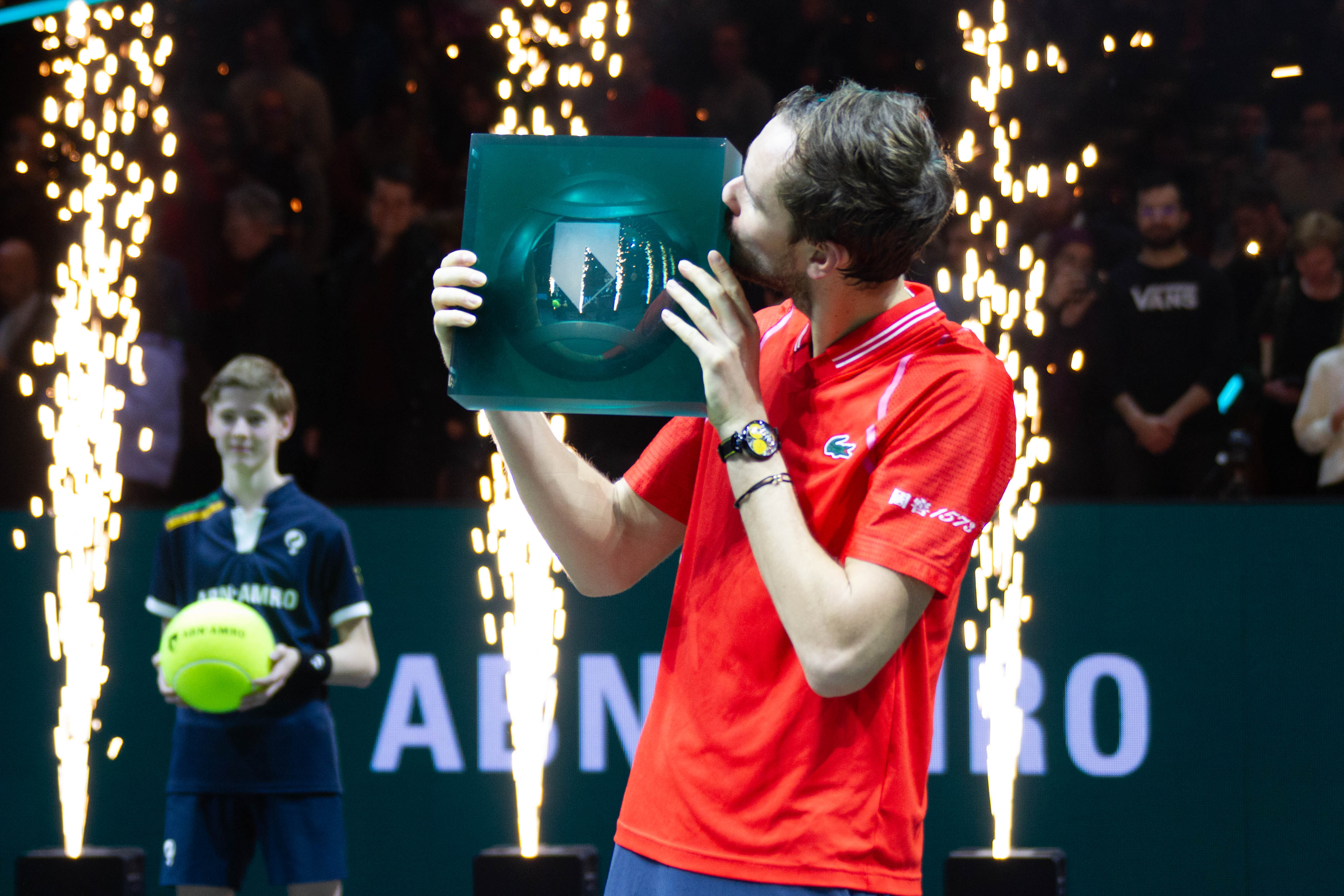 意大利网球队血洗欧洲网球队，梅德韦杰夫完成帽子戏法