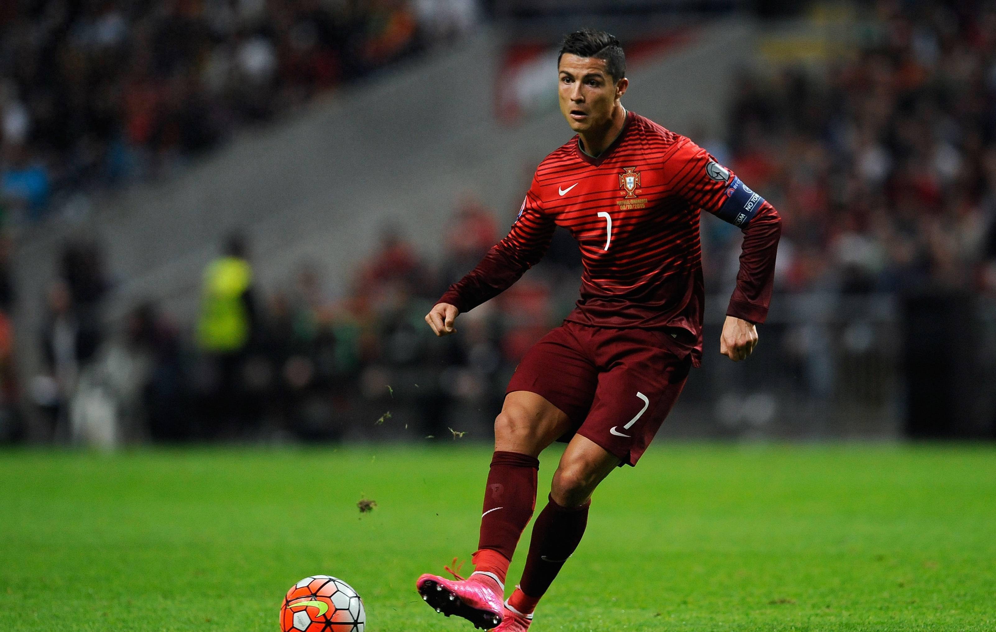 足球球员突破自我,表现堪称完美的简单介绍 足球球员突破自我,表现堪称完美的简单介绍