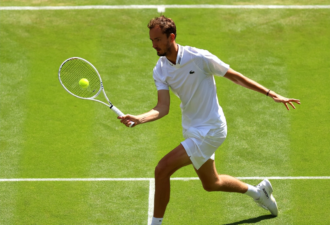 开云体育平台APP-温网横扫拉沃尔杯，梅德韦杰夫统治全场