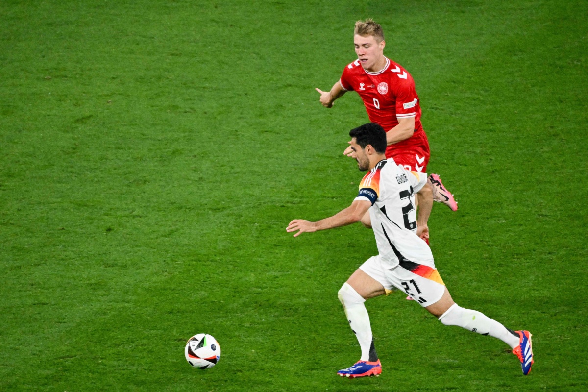 丹麦鏖战葡萄牙，穆勒带队取胜