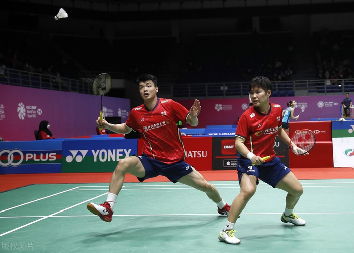 马来西亚队轻取中国队，黄鸭组合点燃赛场