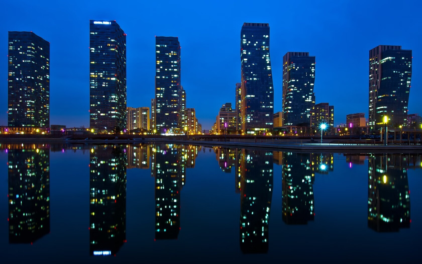 开云体育中国-王权崩塌与新王加冕，拉塞尔让一追二摧毁红牛王朝