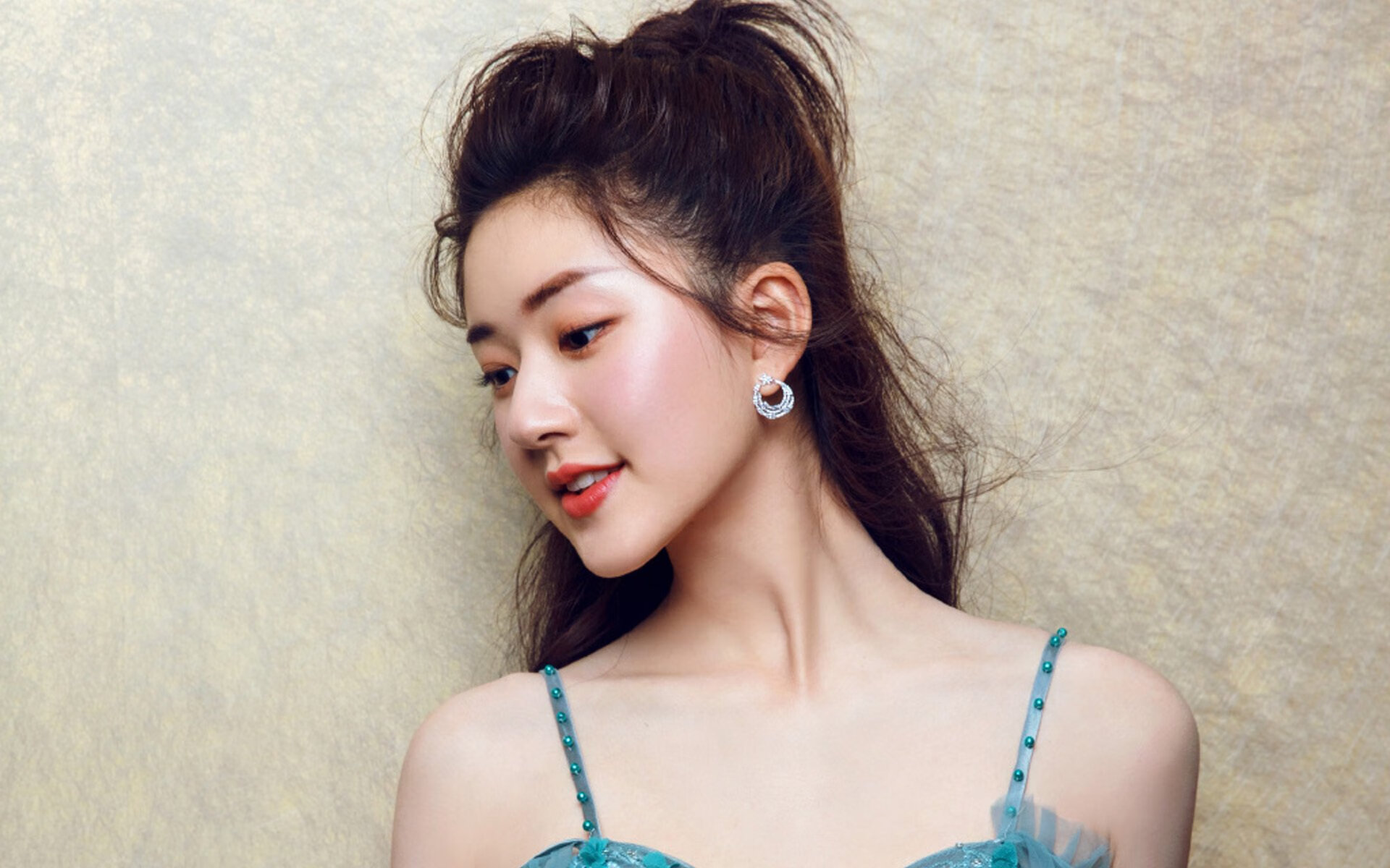 暗夜与闪电,在千吨压力下,拉梅洛劈开了一道光的裂缝