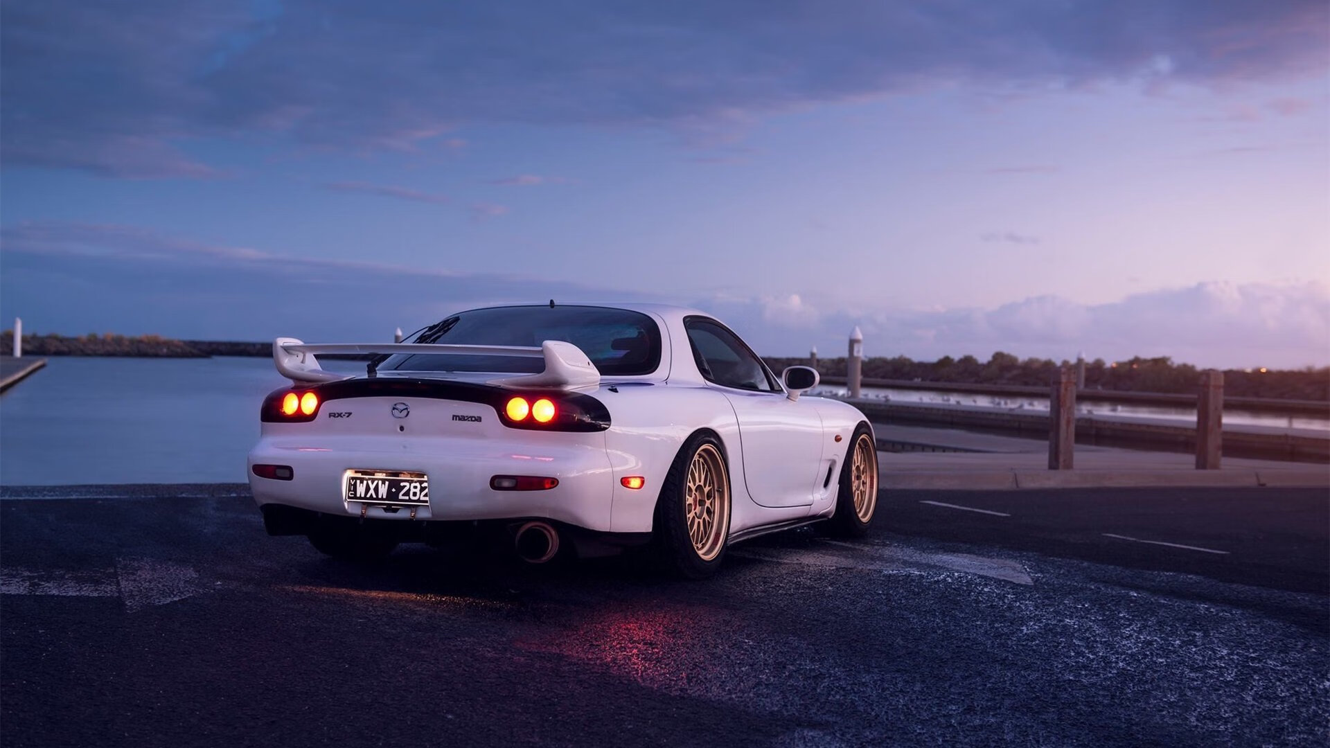 开云体育官网-赛道对绿茵的隐喻，当F1极速过弯遇见波斯铁骑破西班牙防线