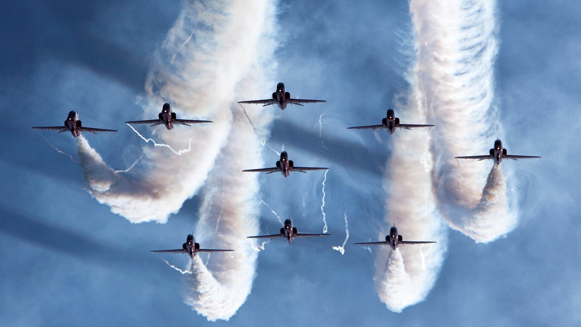 赛道对绿茵的隐喻,当F1极速过弯遇见波斯铁骑破西班牙防线