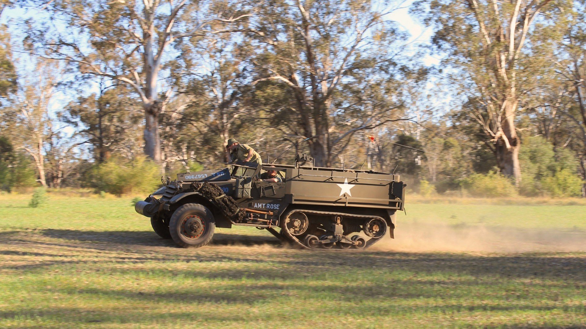 神秘信件开启平行宇宙，字母哥空降孟菲斯导演世纪爆冷