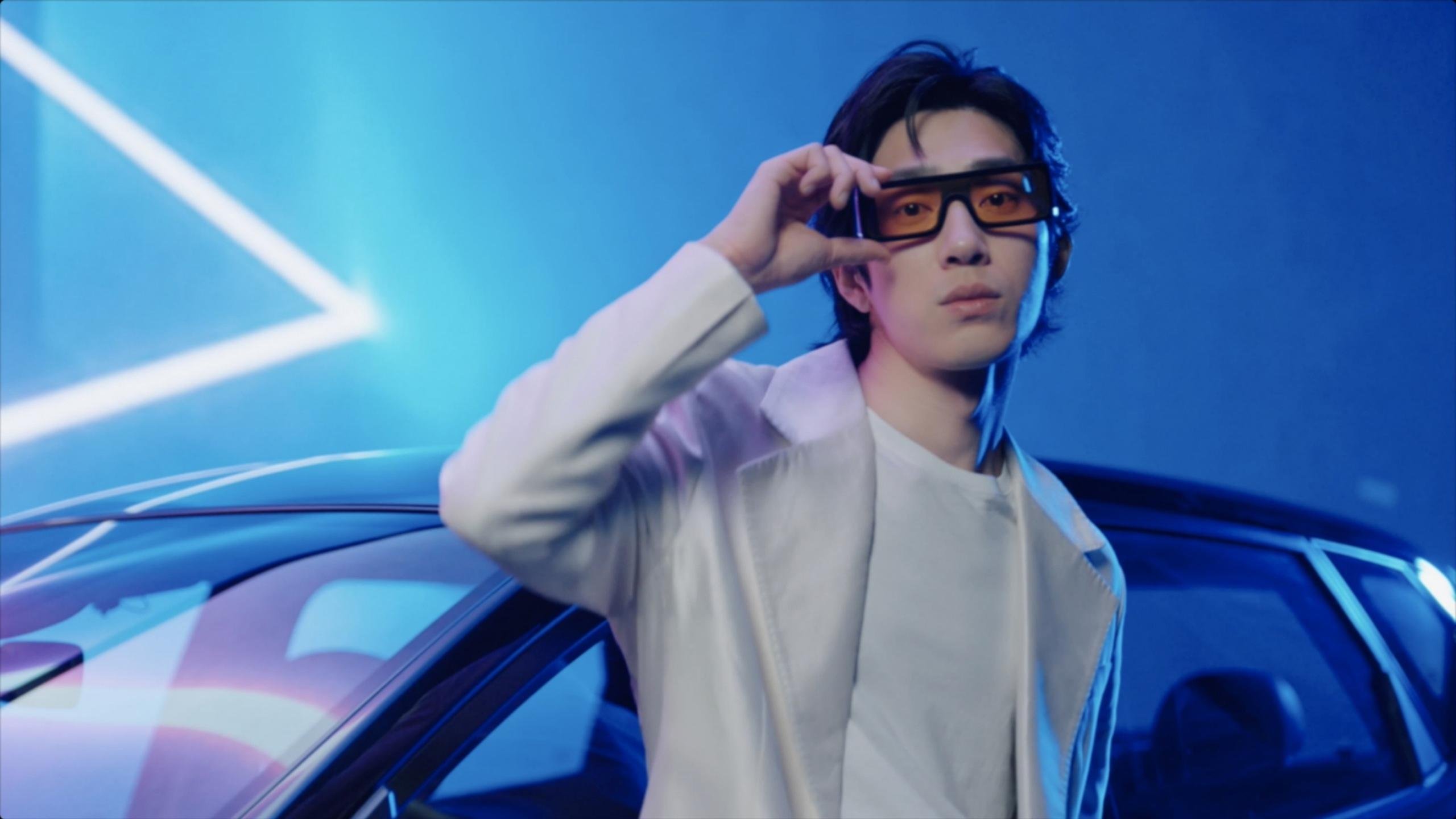 艺术家的雕刻与巨浪的奔涌，足球的优雅与野性奏鸣曲