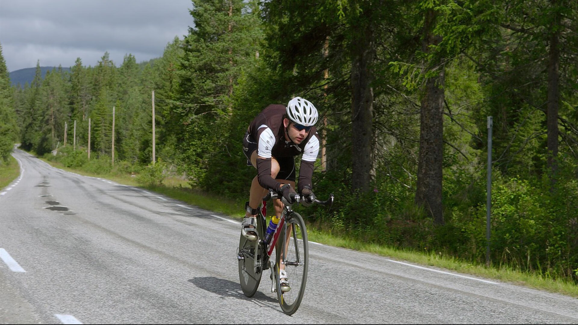 北非风暴！阿尔及利亚打破埃及恐惧，三笘薰鬼魅撕裂全场