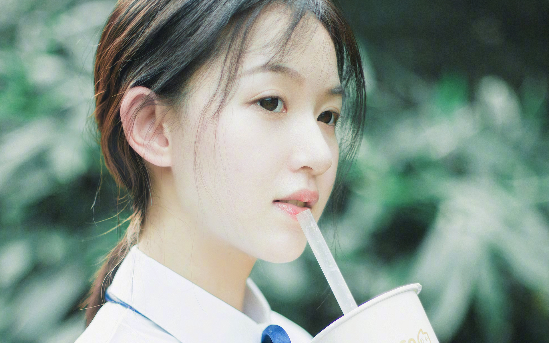 开云sport-镁光灯下的错位，当F1引擎轰鸣时，鲍尔正改写历史