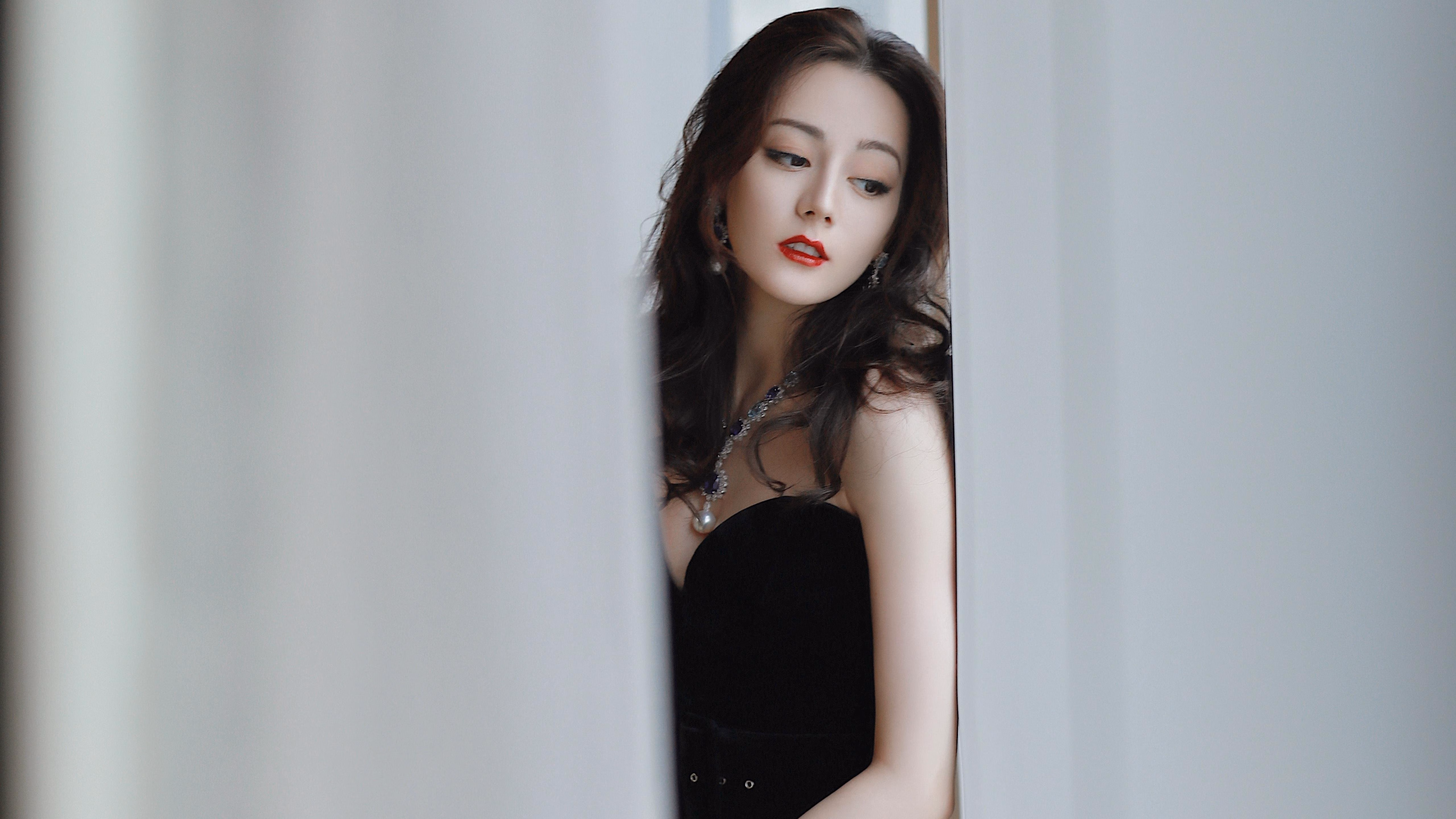 开云体育入口-雄鹿与雄狮，当密尔沃基的角抵上深圳的盾，拉文在世界之巅拉满弓弦